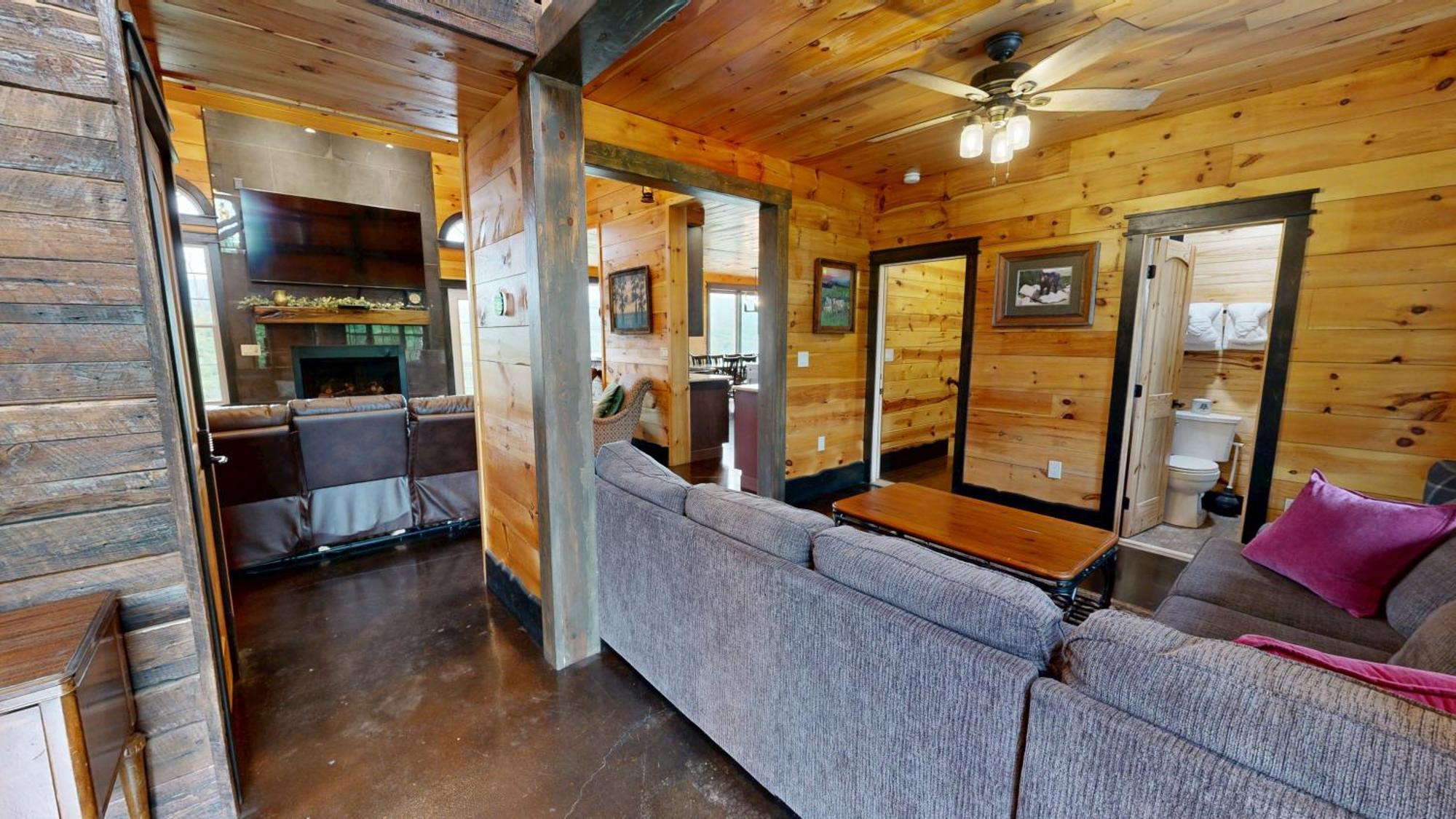 Luxurious 6 Bed 5 Bath Cabin With Privacy -4 Miles To Gatlinburg & Pidgeon Forge-Hot Tub-Fireplace-King Suits-Deck-Grill-Free Parking For 8 Vehicles-Firepit-Full Kitchen-"Smoky View Cabin" Total Relaxation סביירוויל מראה חיצוני תמונה